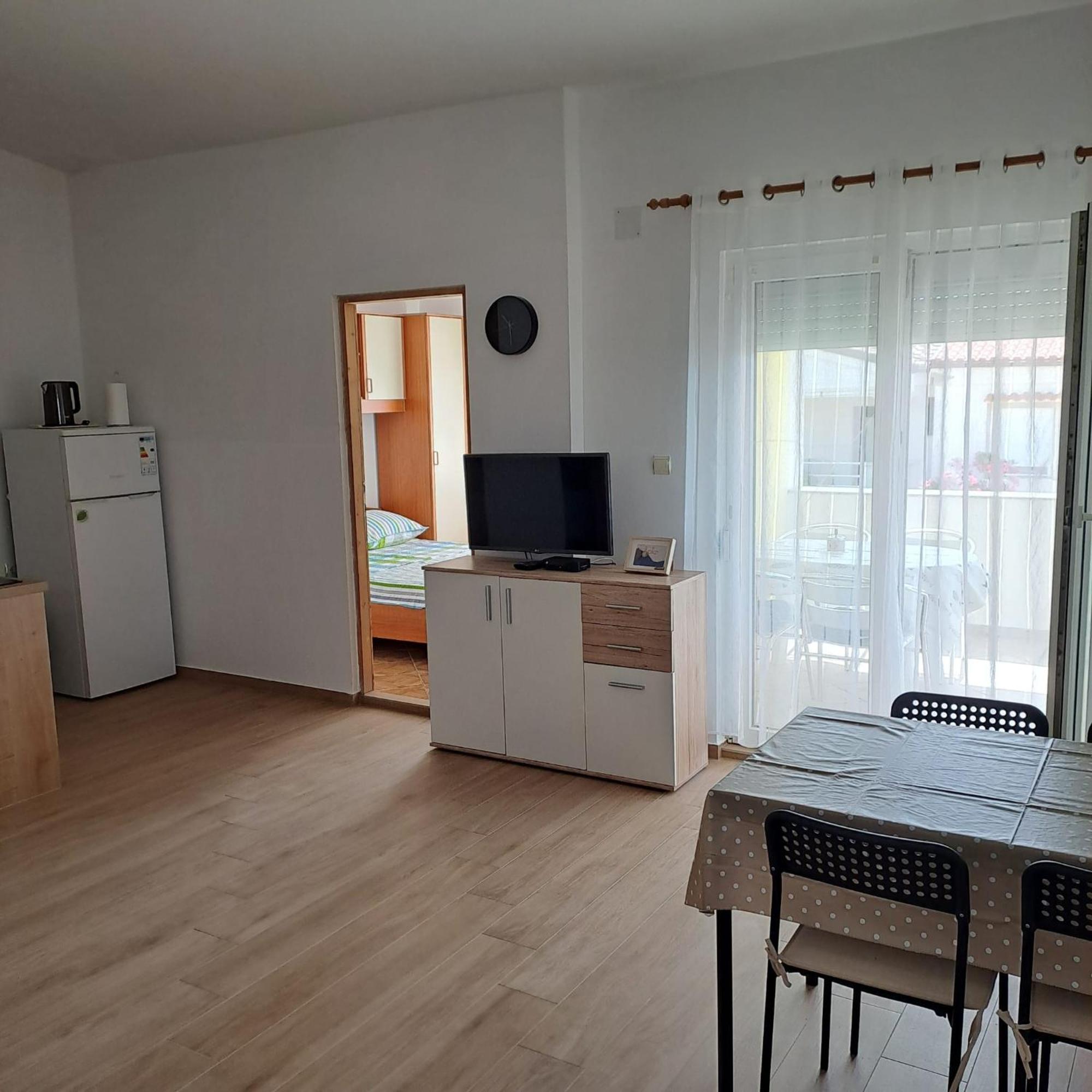Apartments Cecilija Povljana Exterior photo